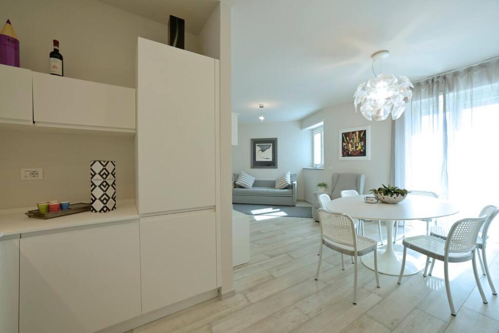 Luxury Apartament Con Garage Vista Mare Alassio Per 6 Persone Экстерьер фото